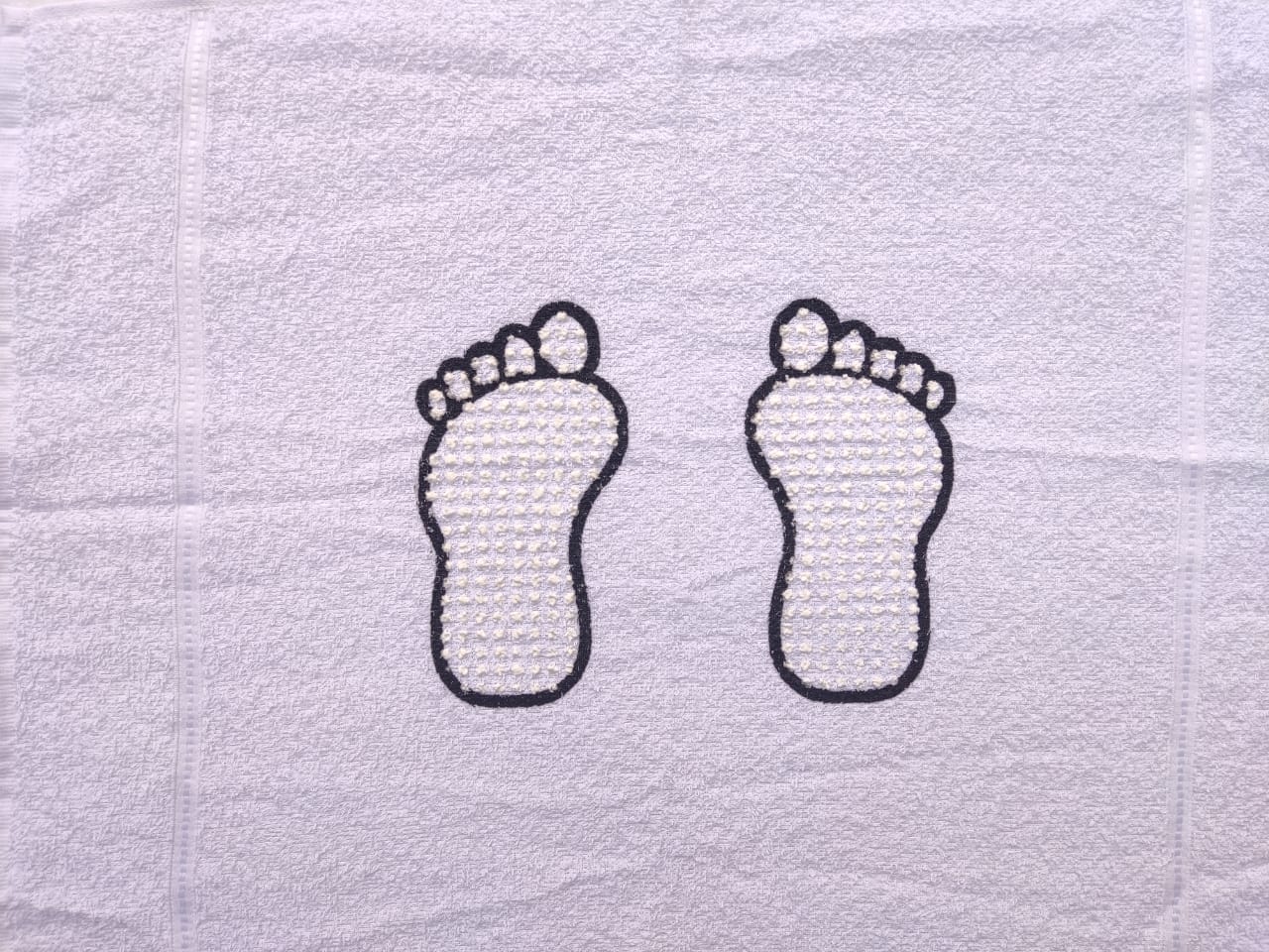 Toalha De Piso Plus C/ Puff Pezinhos Antiderrapante 60x44cm